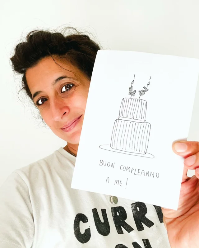 E sono 43! 
Niente bilanci, solo felice di tutto quello che c’è e curiosa di quello che sarà. Sono in cammino.
Non è stato un anno facile ma profondo. 
Lascio qui una foto perché mi voglio celebrare. Il compleanno è una festa💫
